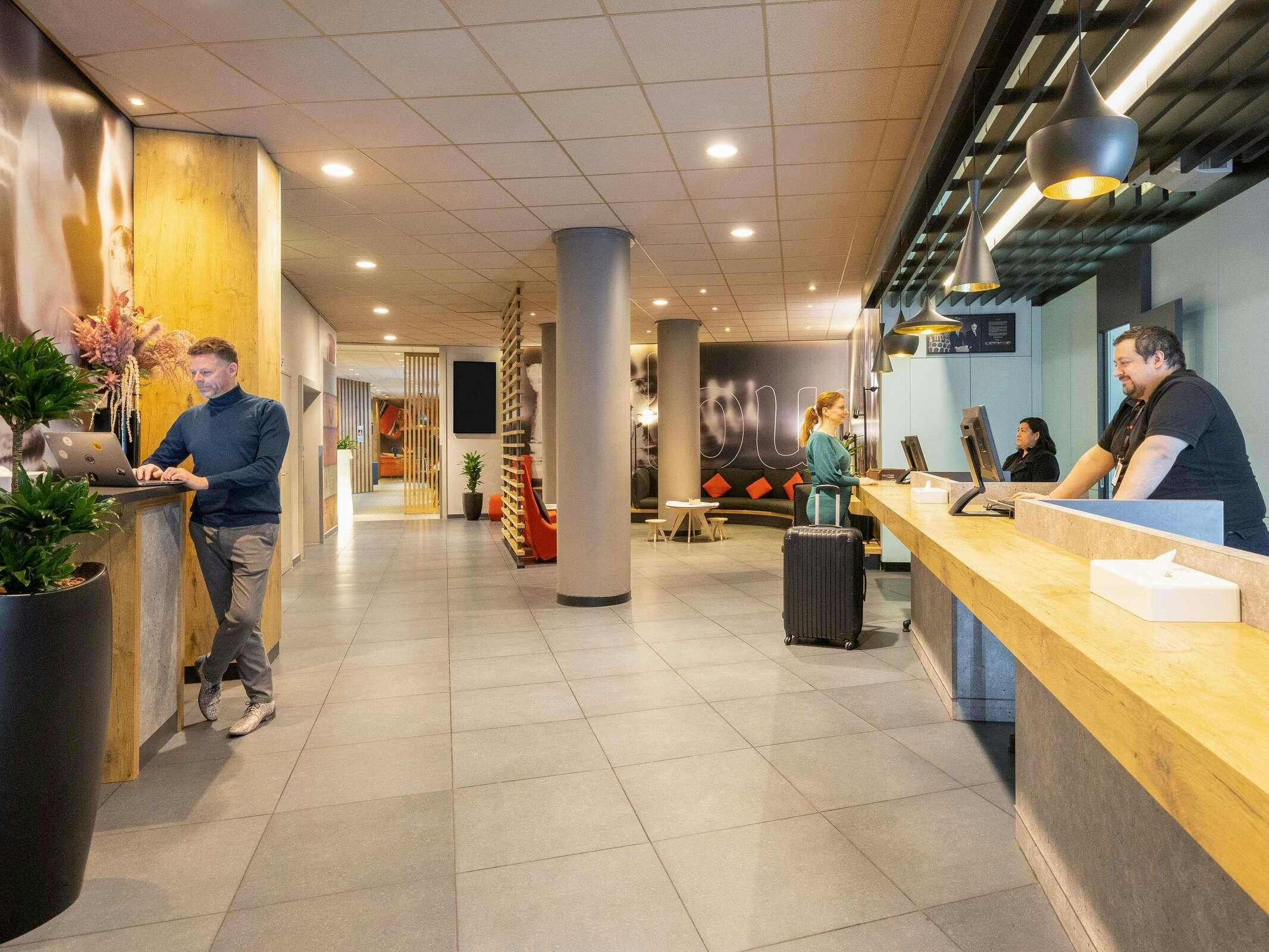 Hotel Ibis Brussels Off Grand Place photo 1