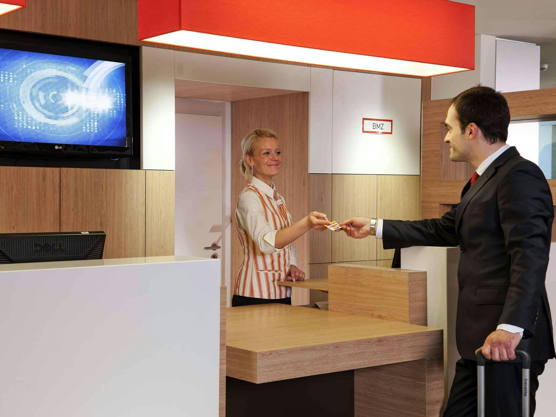 Hotel Ibis Augsburg Hauptbahnhof photo 2