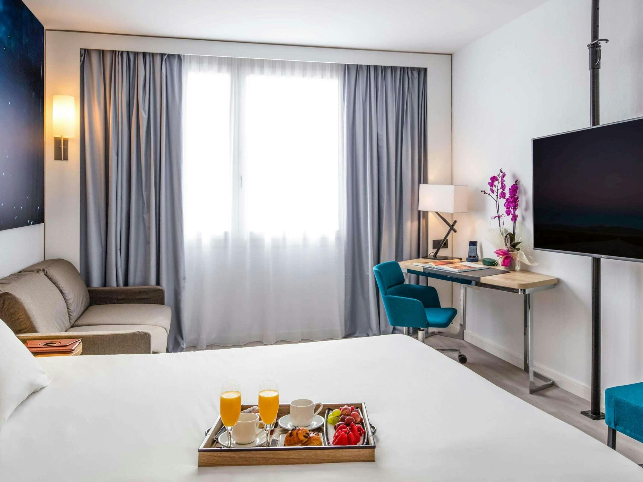 Hotel Novotel Barcelona Cornella photo 2