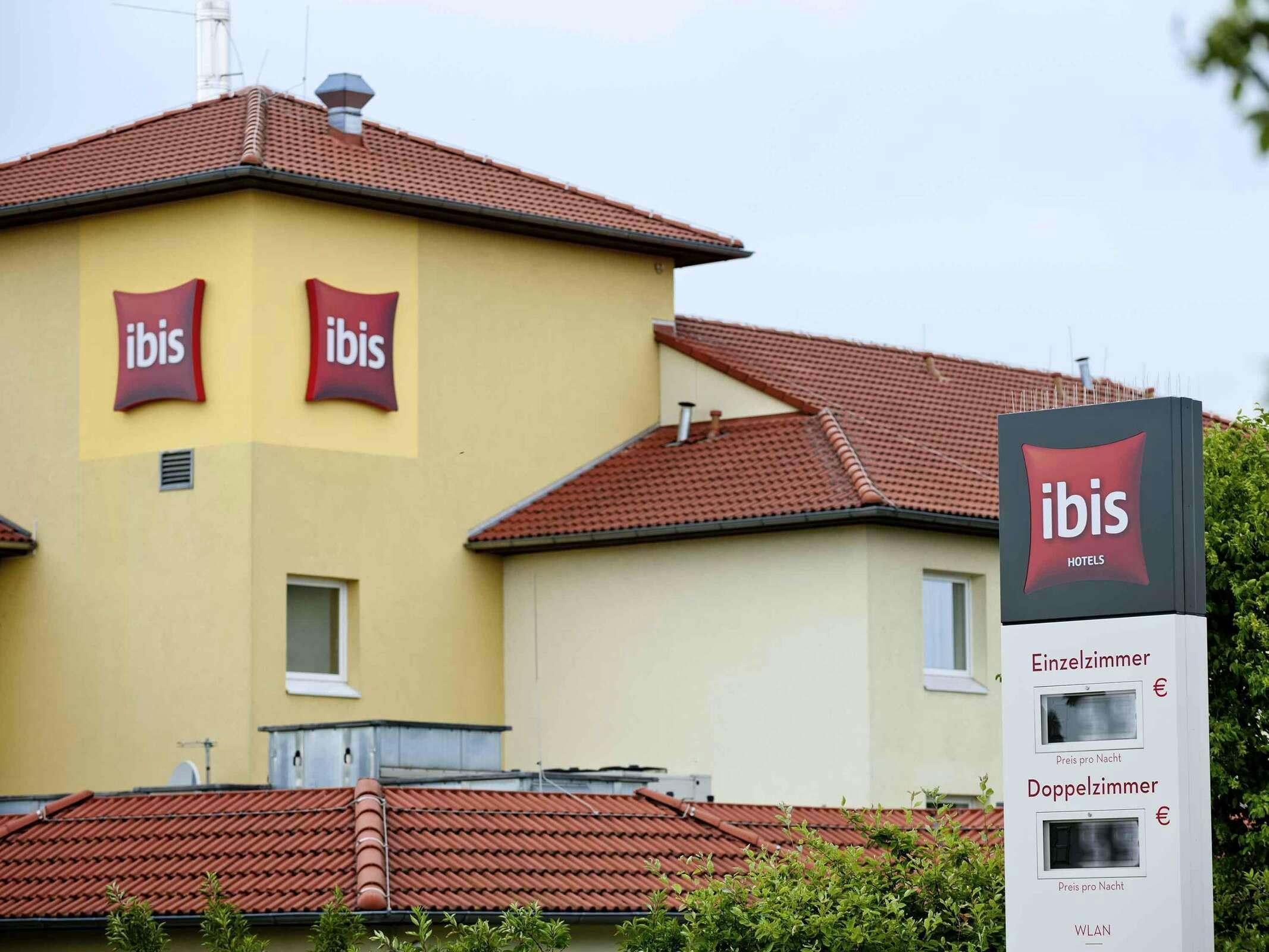 Hotel Ibis Koeln Airport photo 2