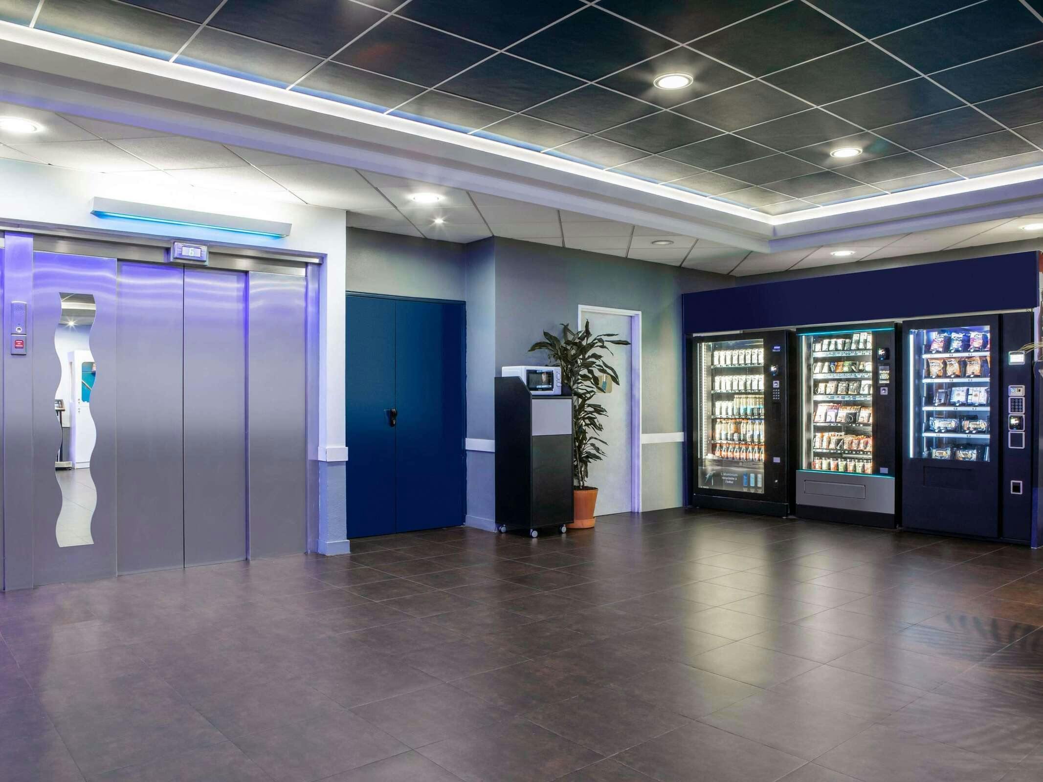Hotel Ibis Budget Paris Porte De Montmartre photo 1