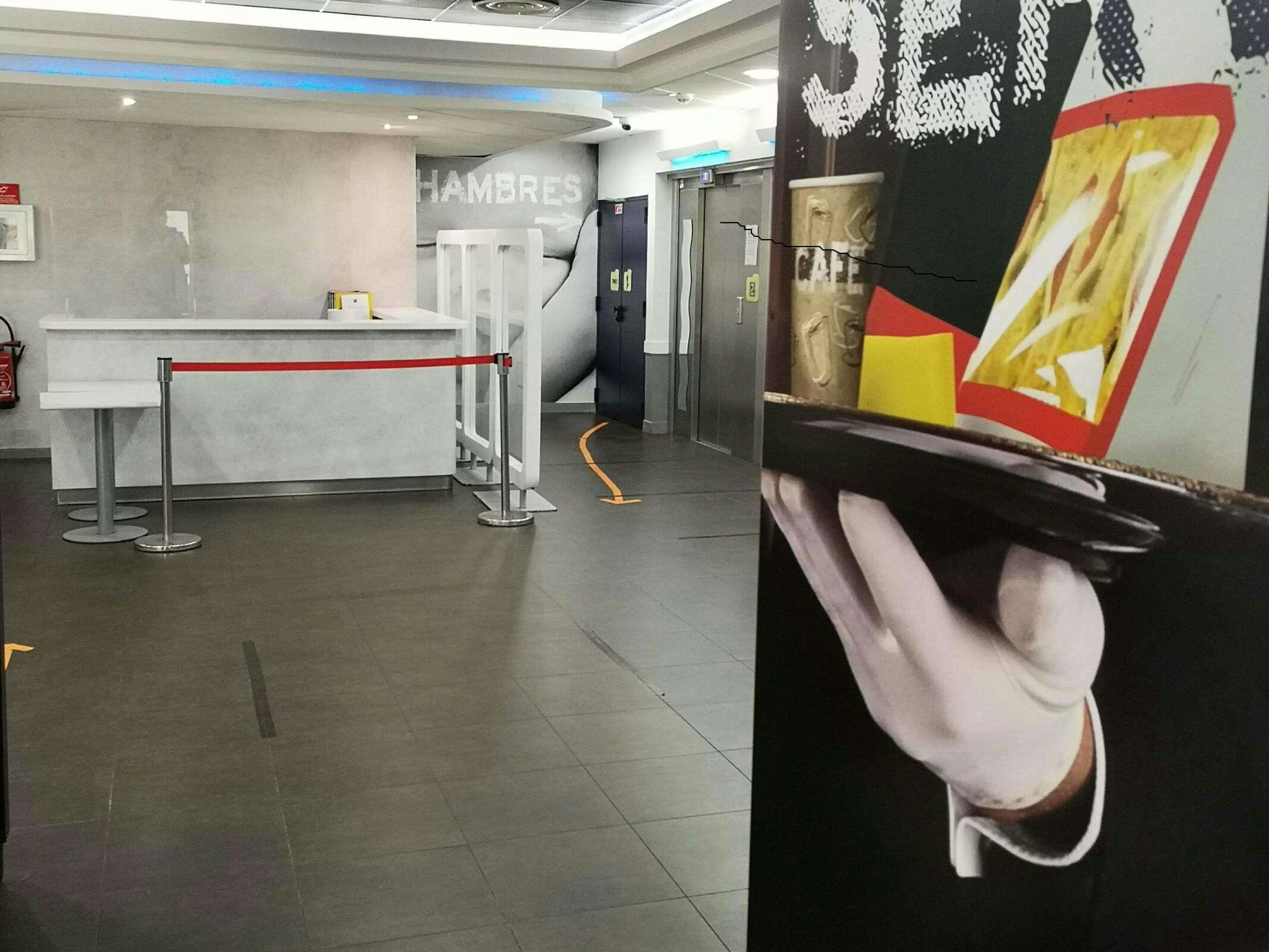 Hotel Ibis Budget Paris Porte De Montmartre photo 3