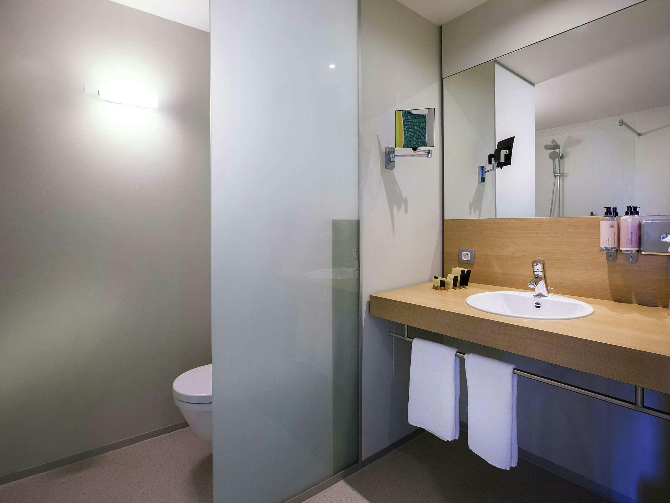 Hotel Ibis Styles Kortrijk Expo photo 4