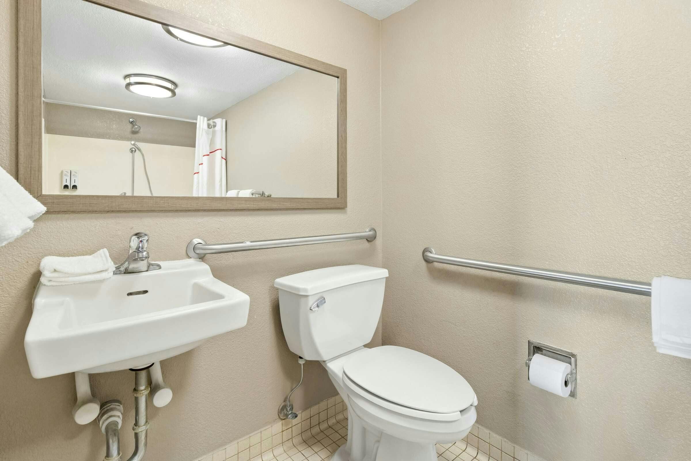 Hotel Red Roof Inn Dayton North Airport photo 3
