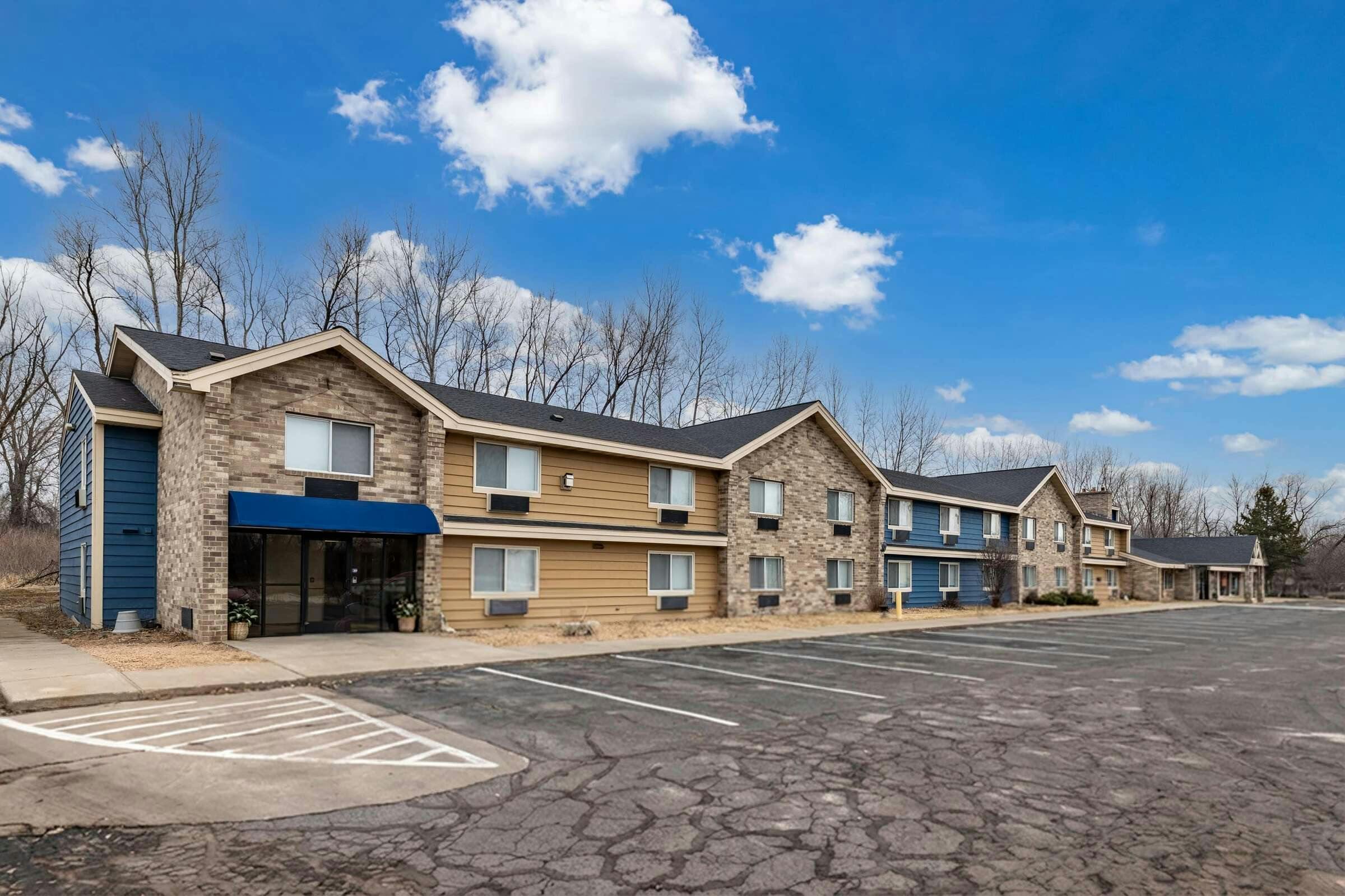 Hotel AmericInn White Bear Lake photo 1