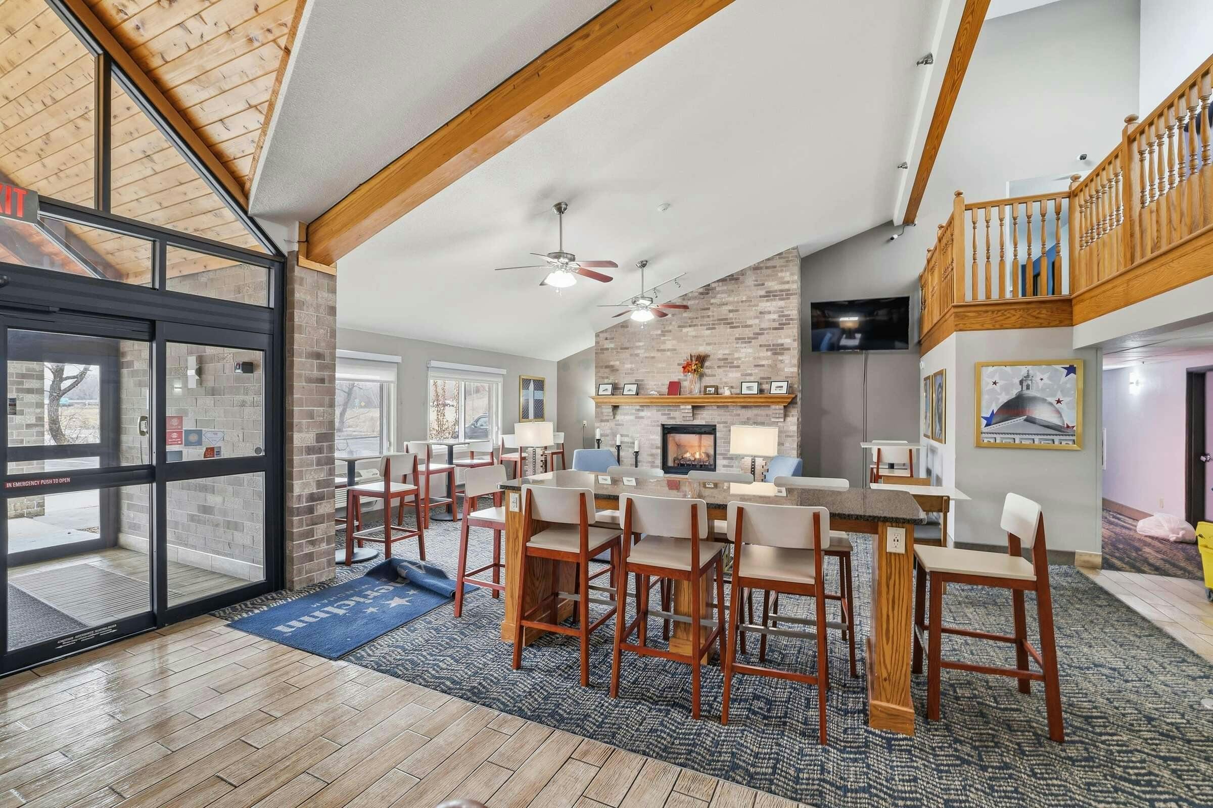 Hotel AmericInn White Bear Lake photo 4