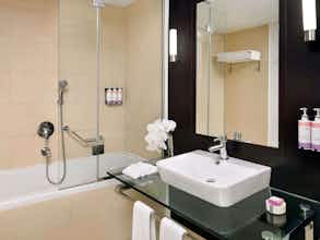 Hotel MOVENPICK JUMEIRAH LAKES TOWER photo 4