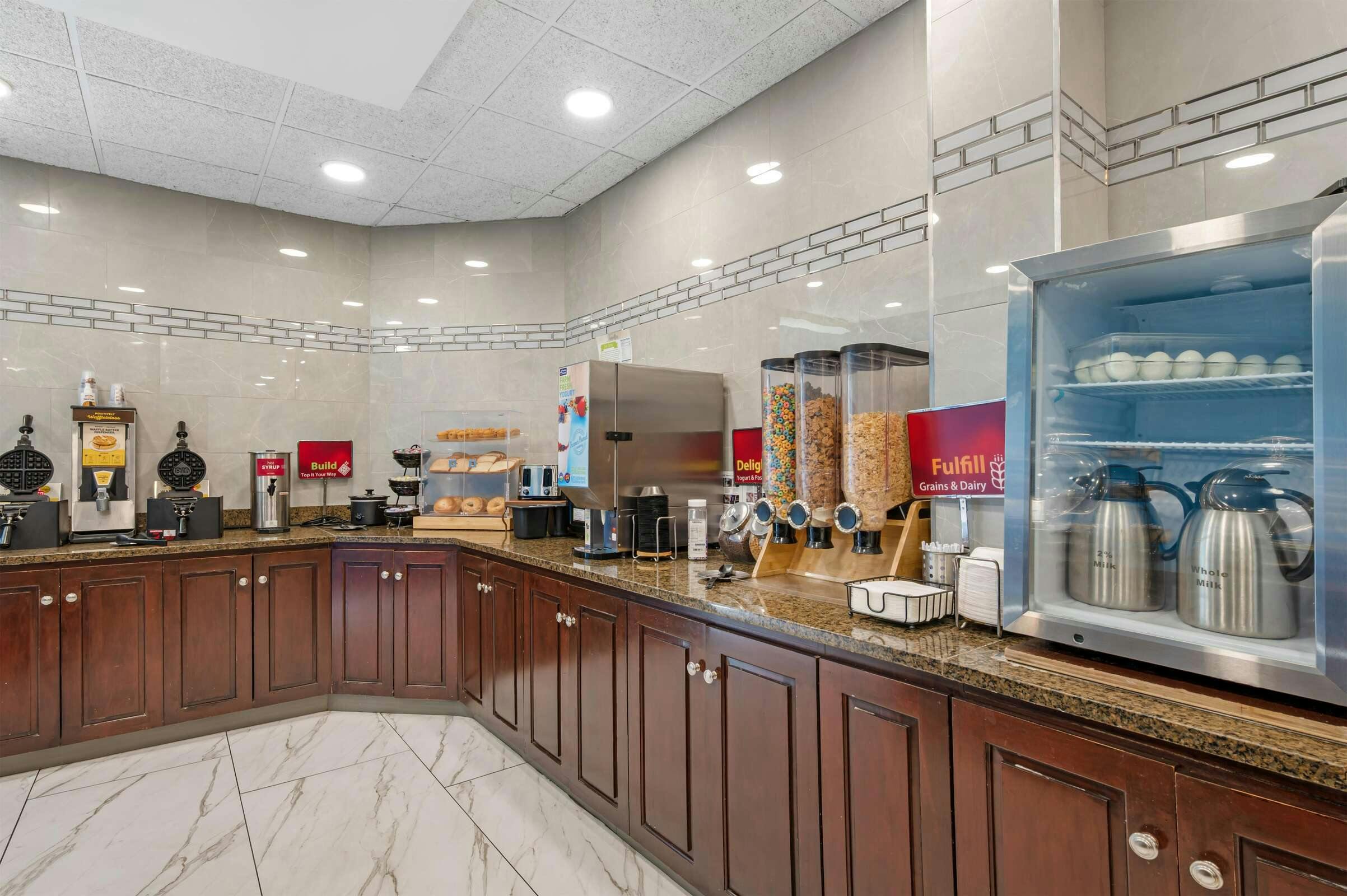 Hotel Best Western Plus Indianapolis North At Pyramids photo 2