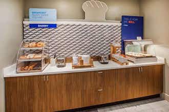Hotel Holiday Inn Express & Suites Dfw Airport Southwest Euless By Ihg photo 5