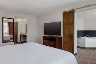 Hotel Garner Hotel Wadsworth By Ihg photo 3