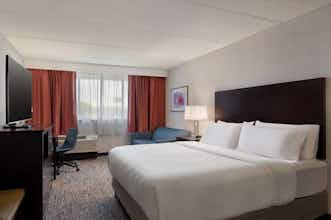 Hotel Garner Hotel Wadsworth By Ihg photo 1
