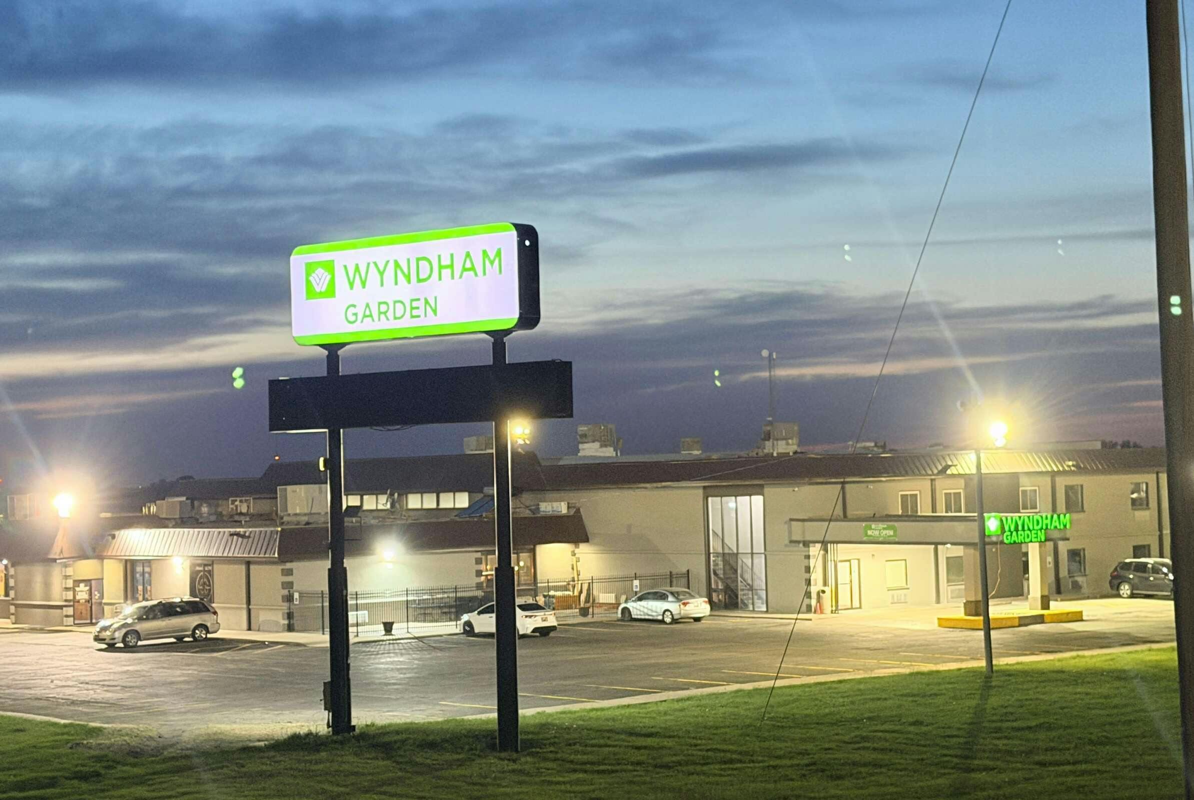Hotel Wyndham Garden Salina Conf Ctr photo 3