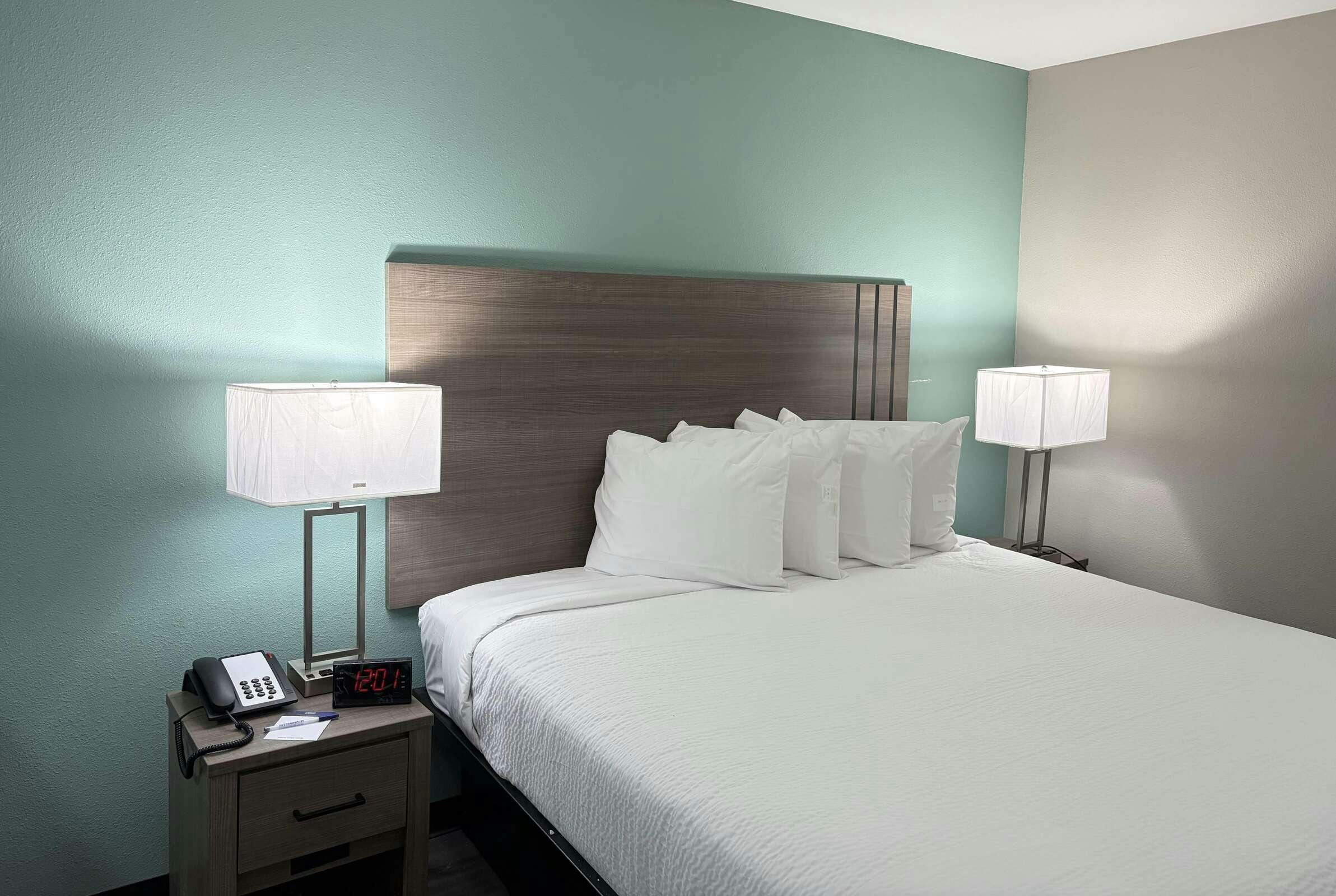 Hotel Baymont Pensacola at NAS Corry photo 4