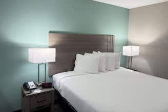 Hotel Baymont Pensacola at NAS Corry photo 4