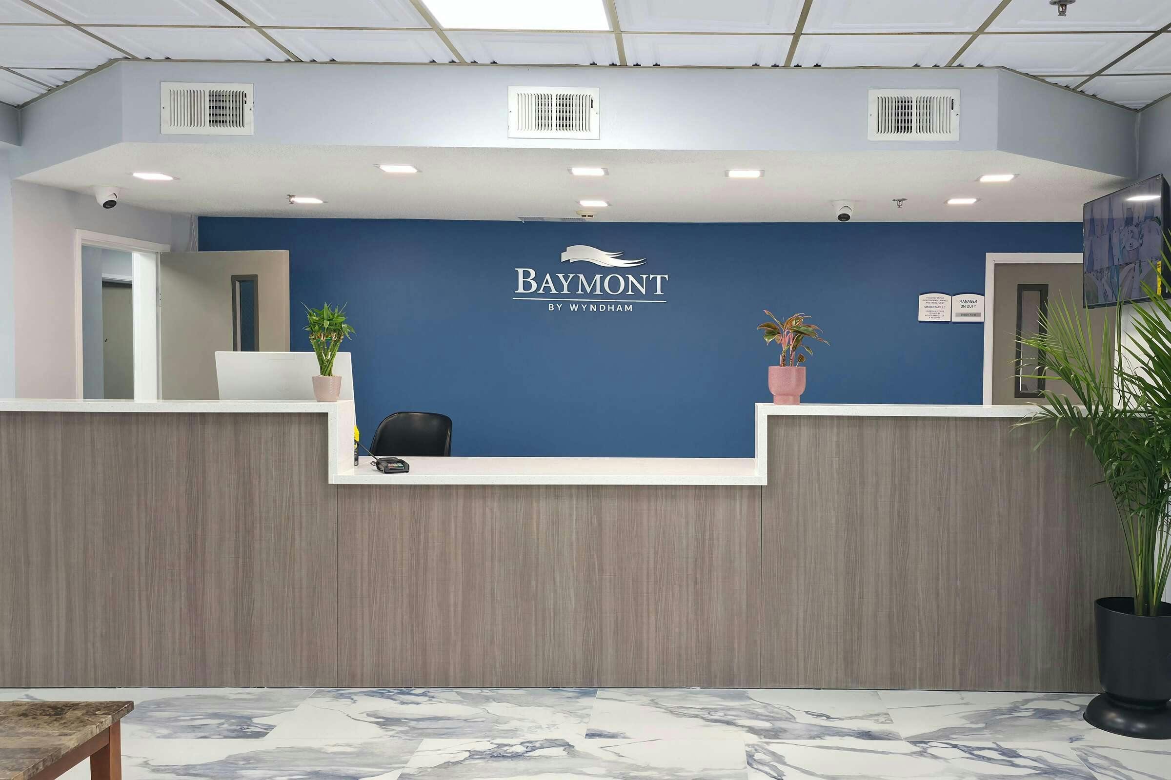 Hotel Baymont Louisville Southwest photo 1