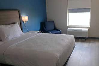 Hotel Baymont Louisville Southwest photo 2