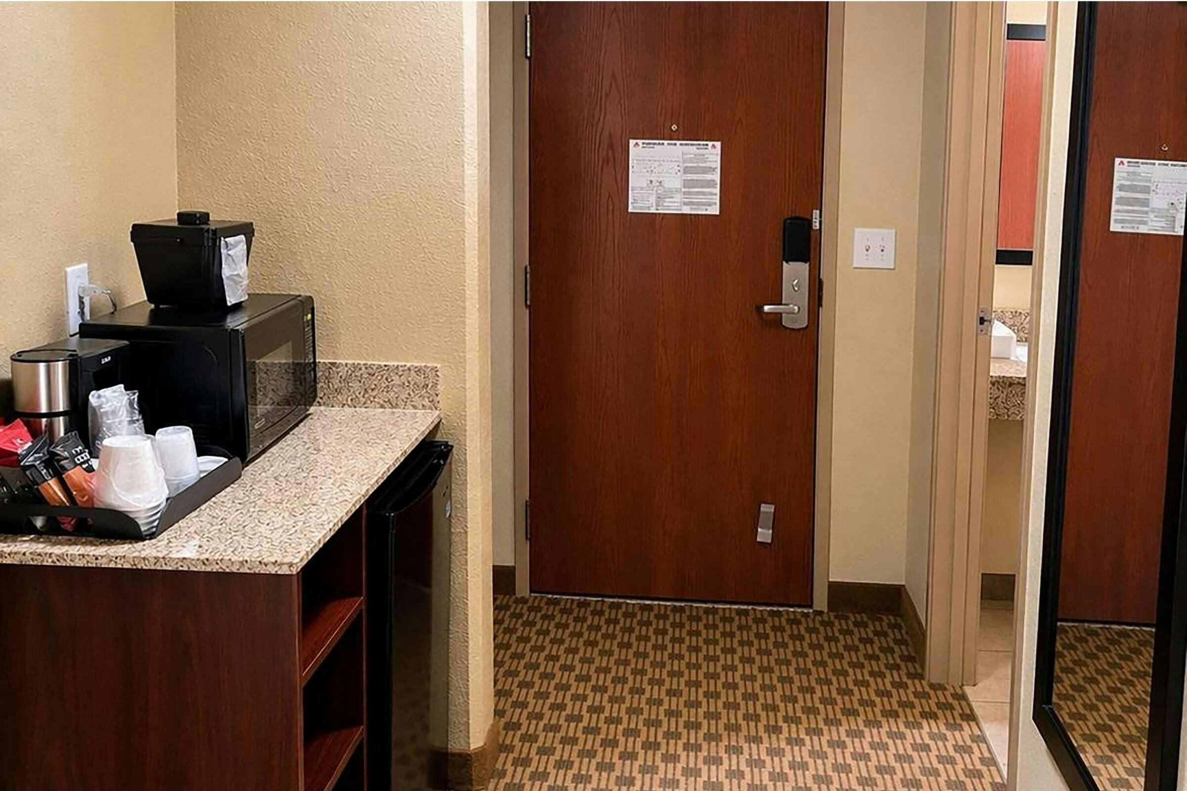 Hotel Travelodge by Wyndham Steele photo 1
