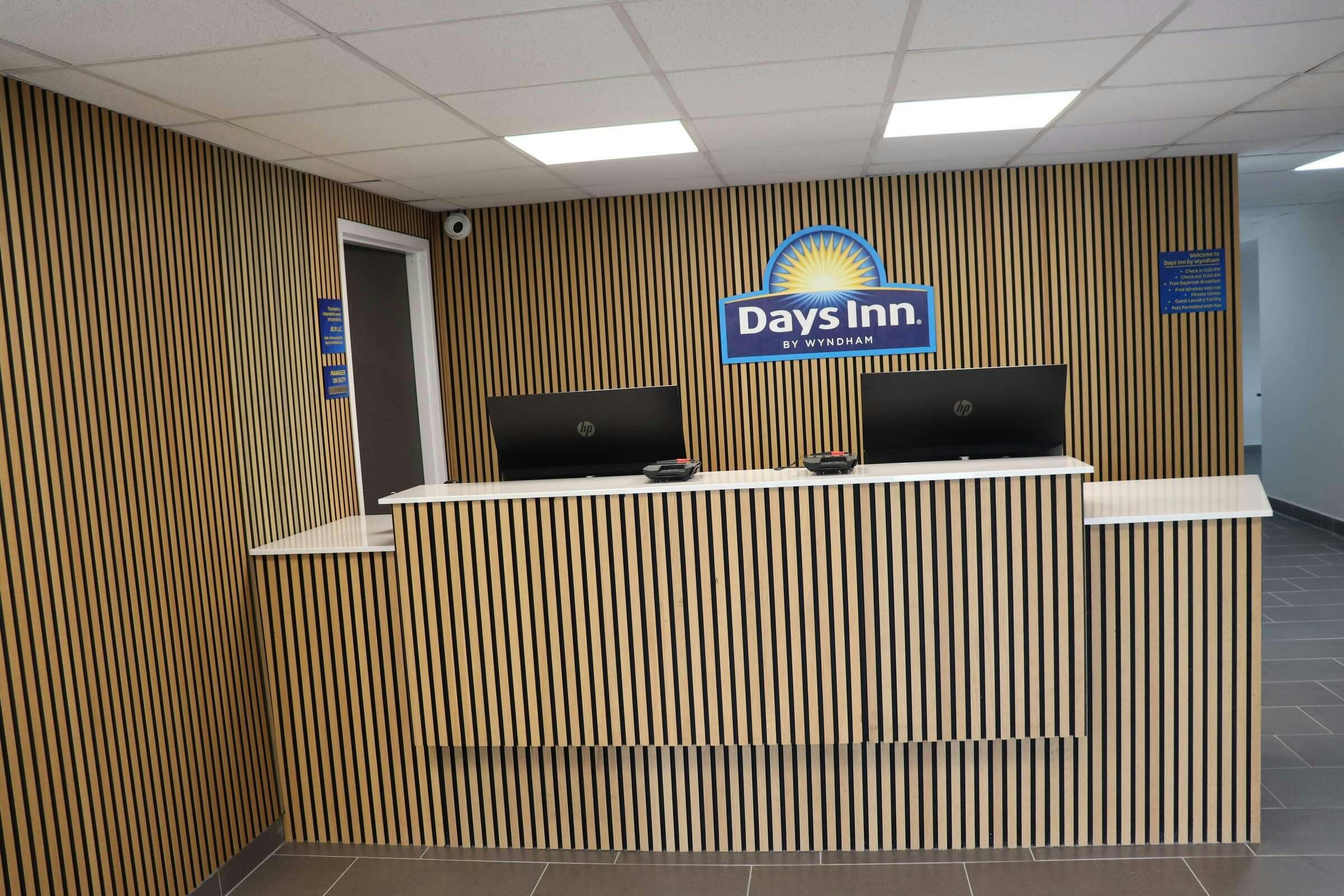 Hotel Days Inn La Crosse photo 1