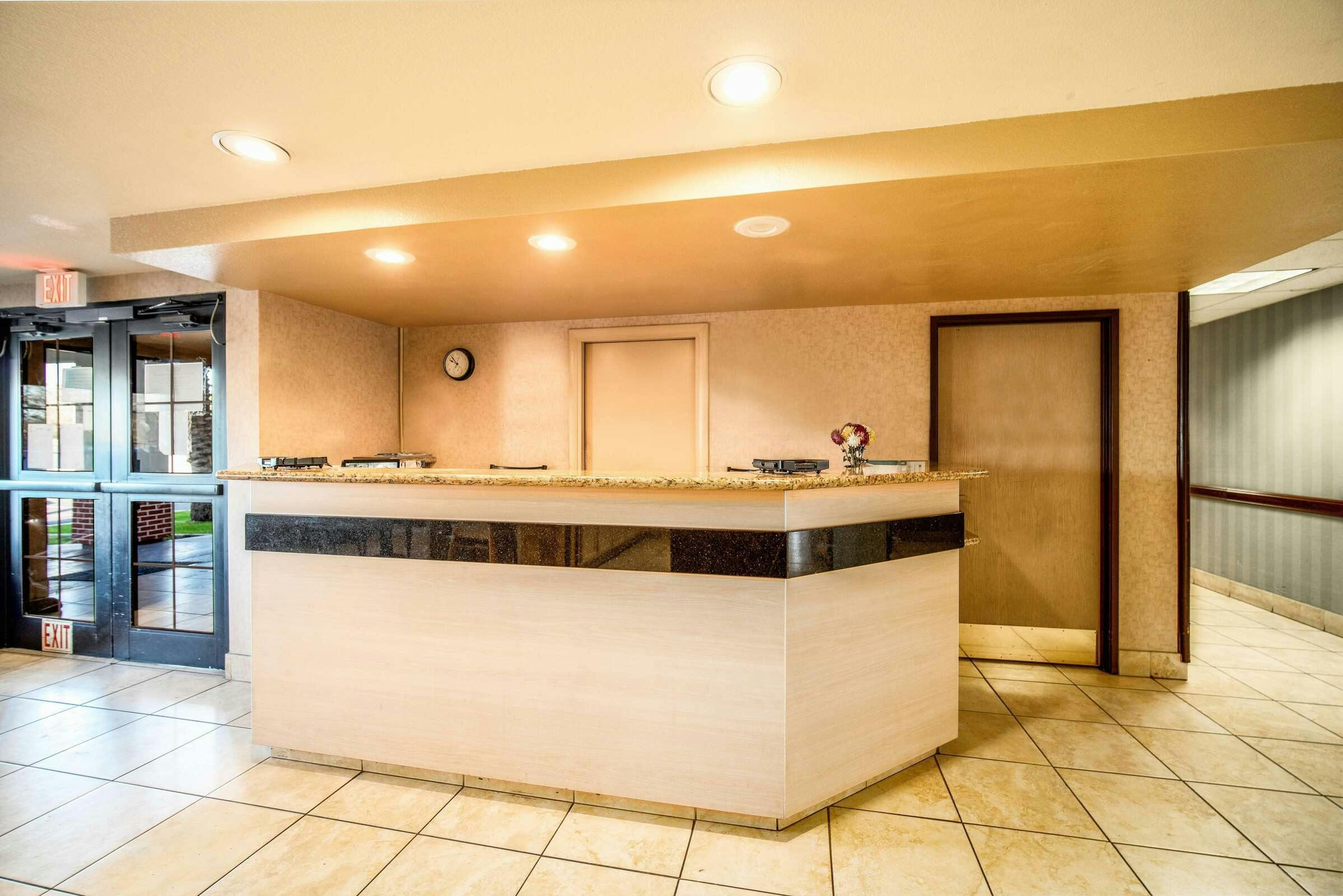 Hotel Baymont Chandler I-10 photo 2