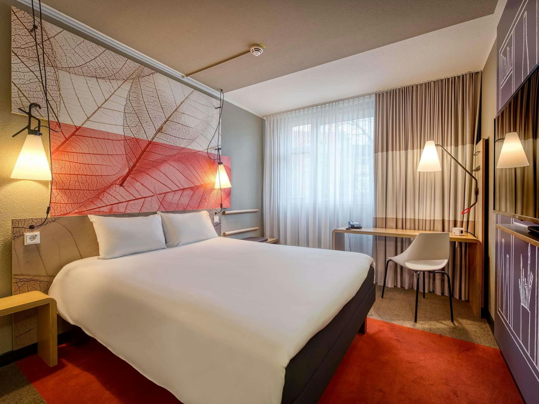 Hotel Ibis Nuernberg City Am Plaerrer photo 3