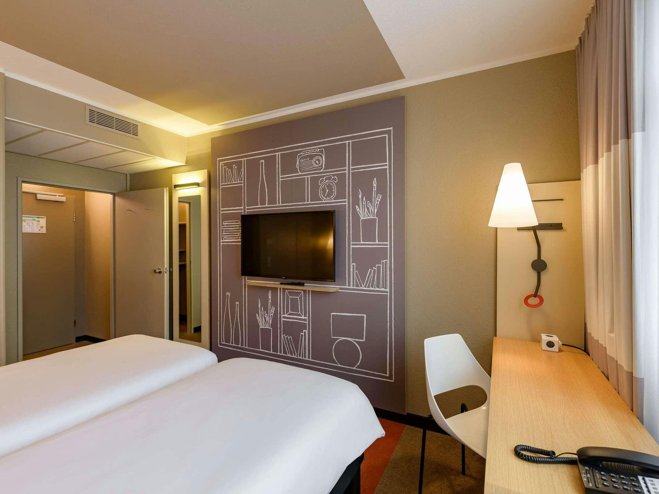 Hotel Ibis Nuernberg City Am Plaerrer photo 5
