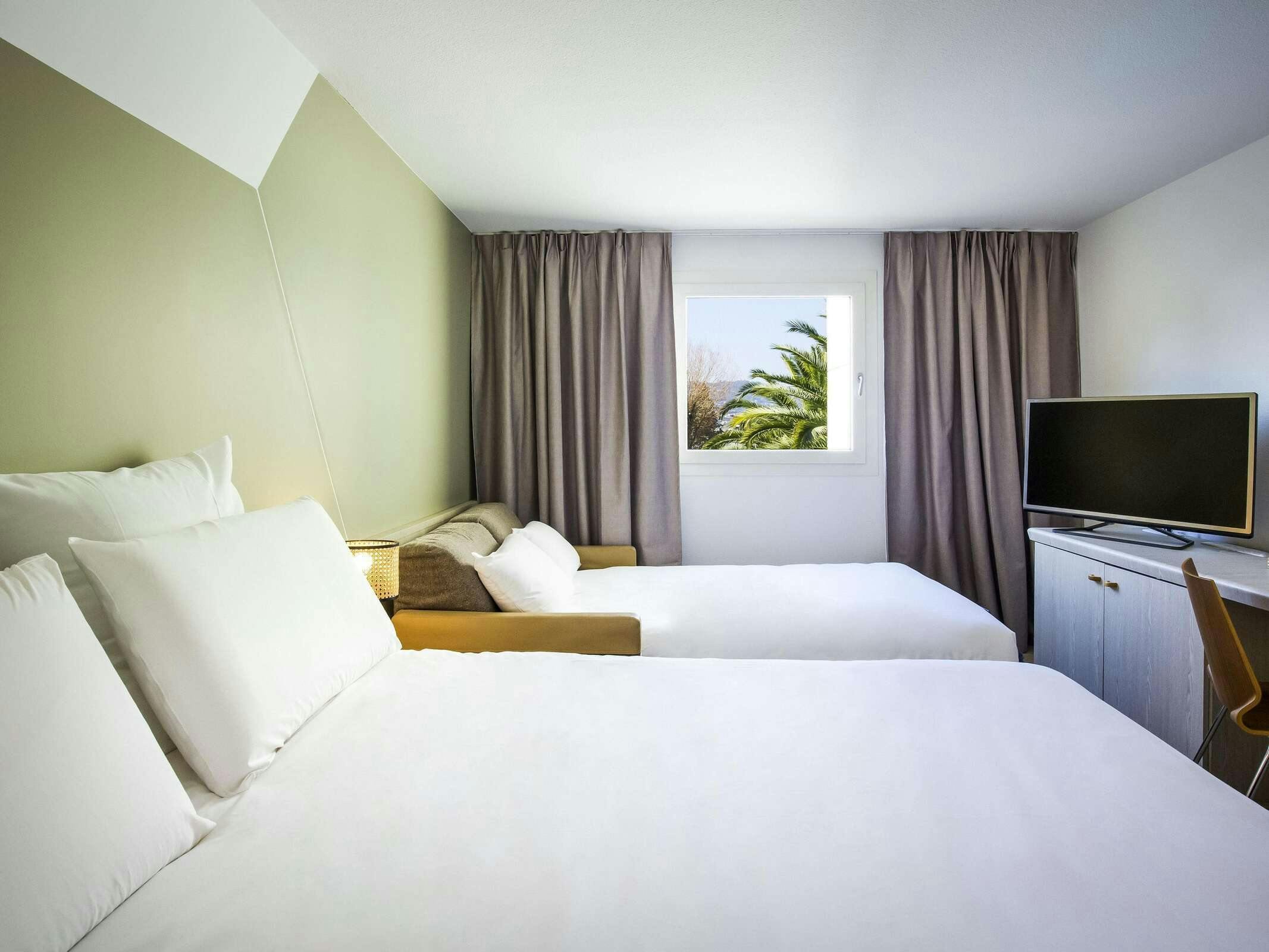 Hotel Hôtel Mercure Cannes Mandelieu photo 5