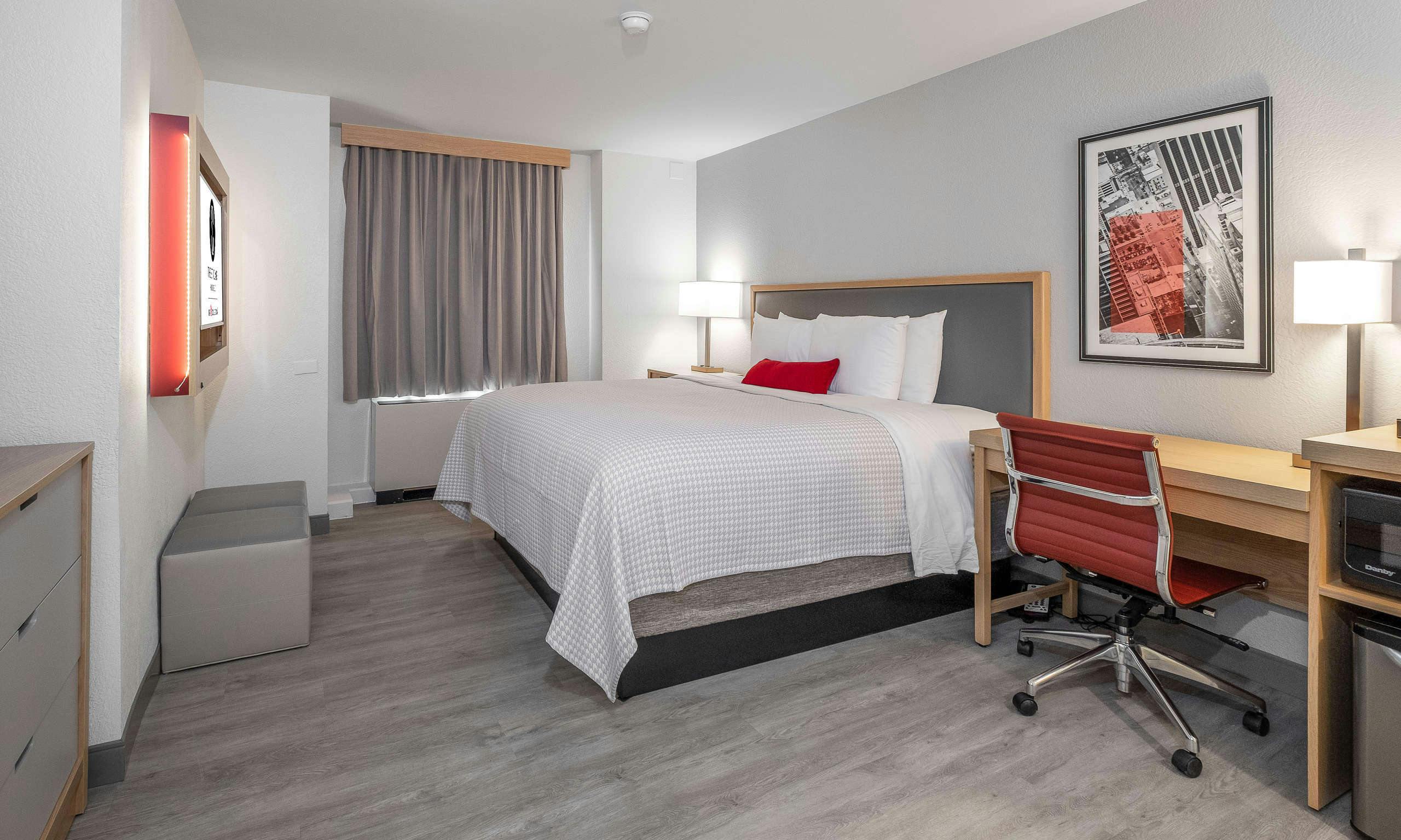 St. Clair Hotel - Magnificent Mile