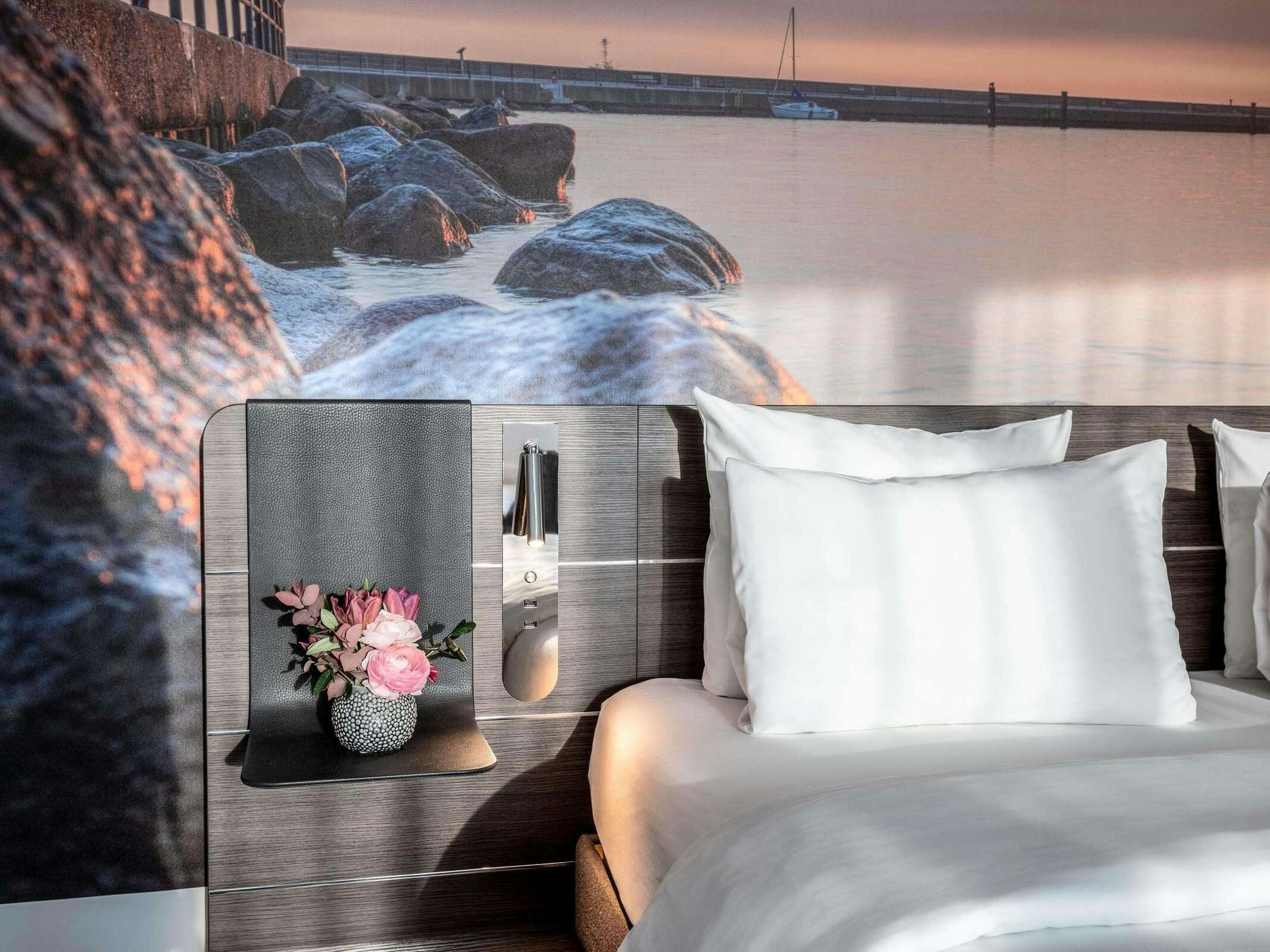 Hotel Novotel Hamburg City Alster photo 2