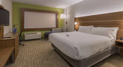 Holiday Inn Express & Suites San Marcos South