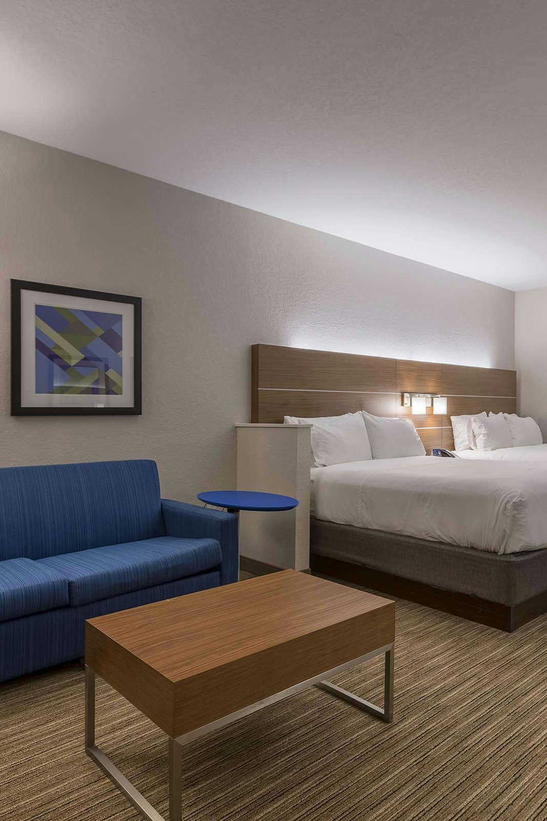 Hotel Holiday Inn Express & Suites San Marcos South photo 2