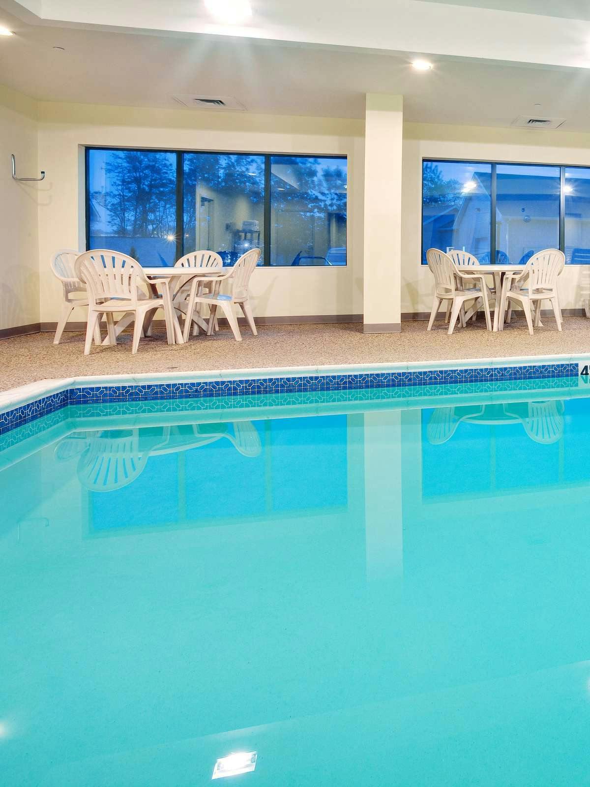 Hotel Holiday Inn Express Hotel & Suites Bradley Airport photo 5