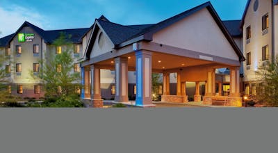 Holiday Inn Express Hotel & Suites Bradley Airport