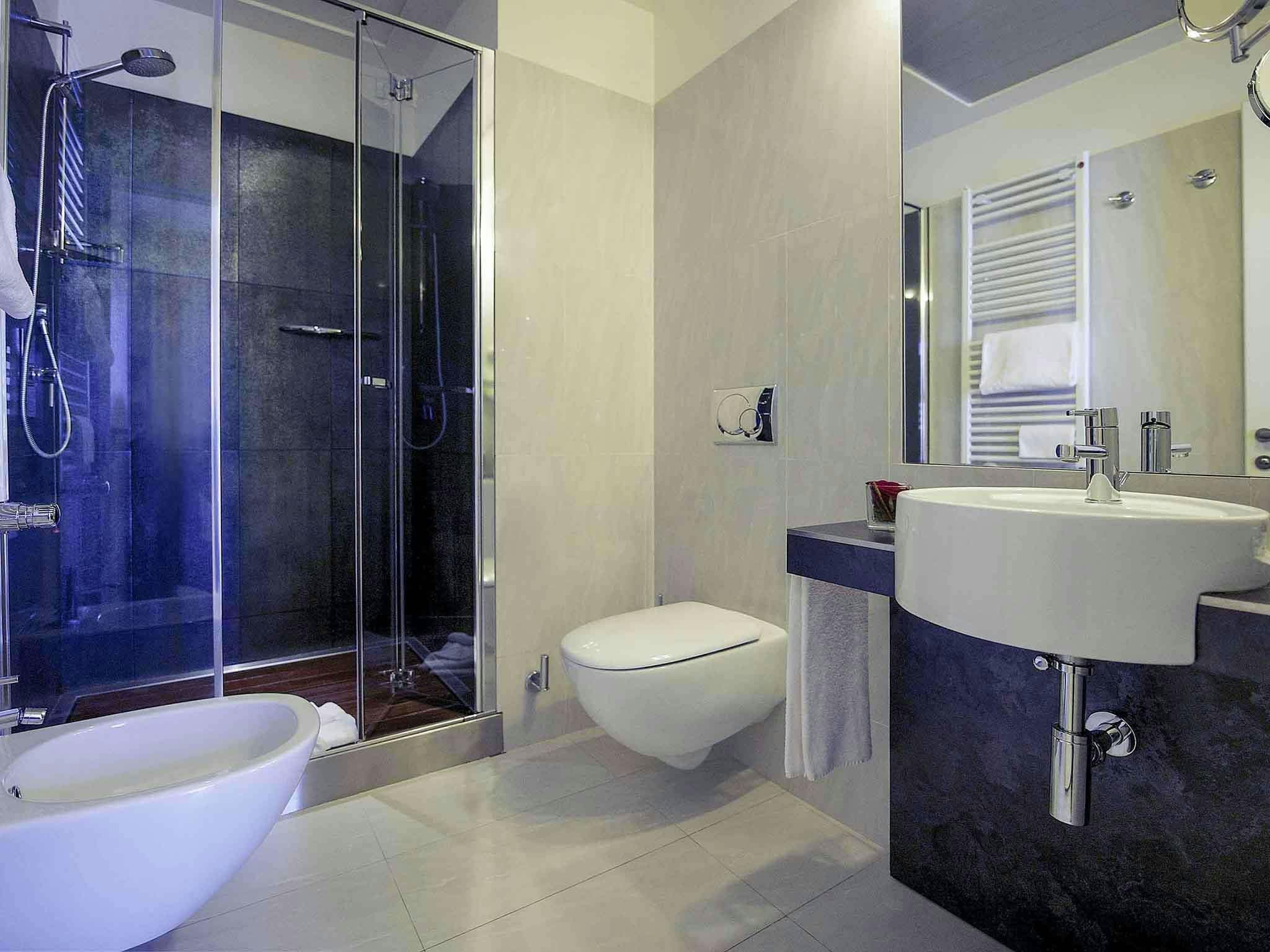 Hotel Mercure Milano Solari photo 2