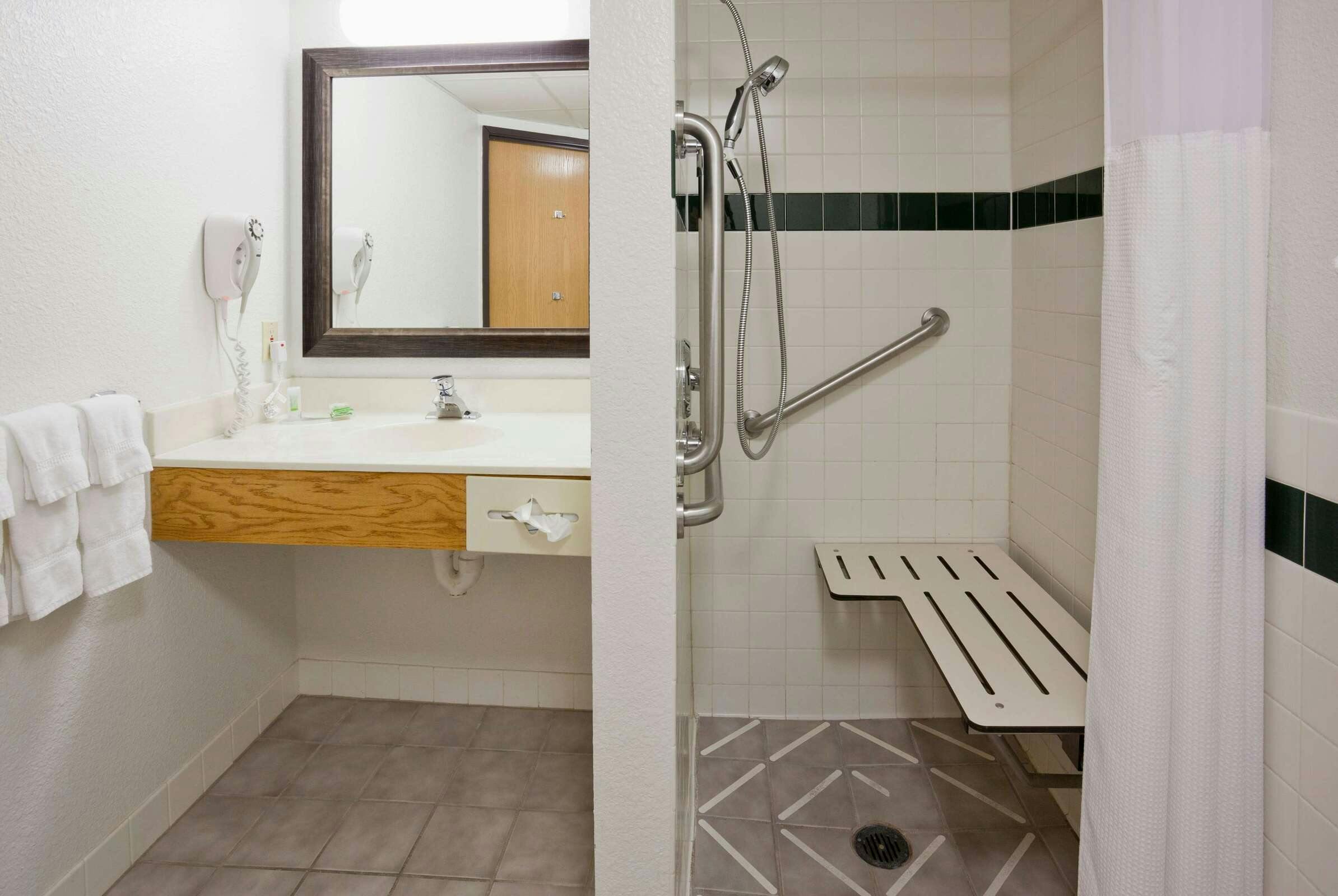 Hotel AmericInn Osceola photo 1