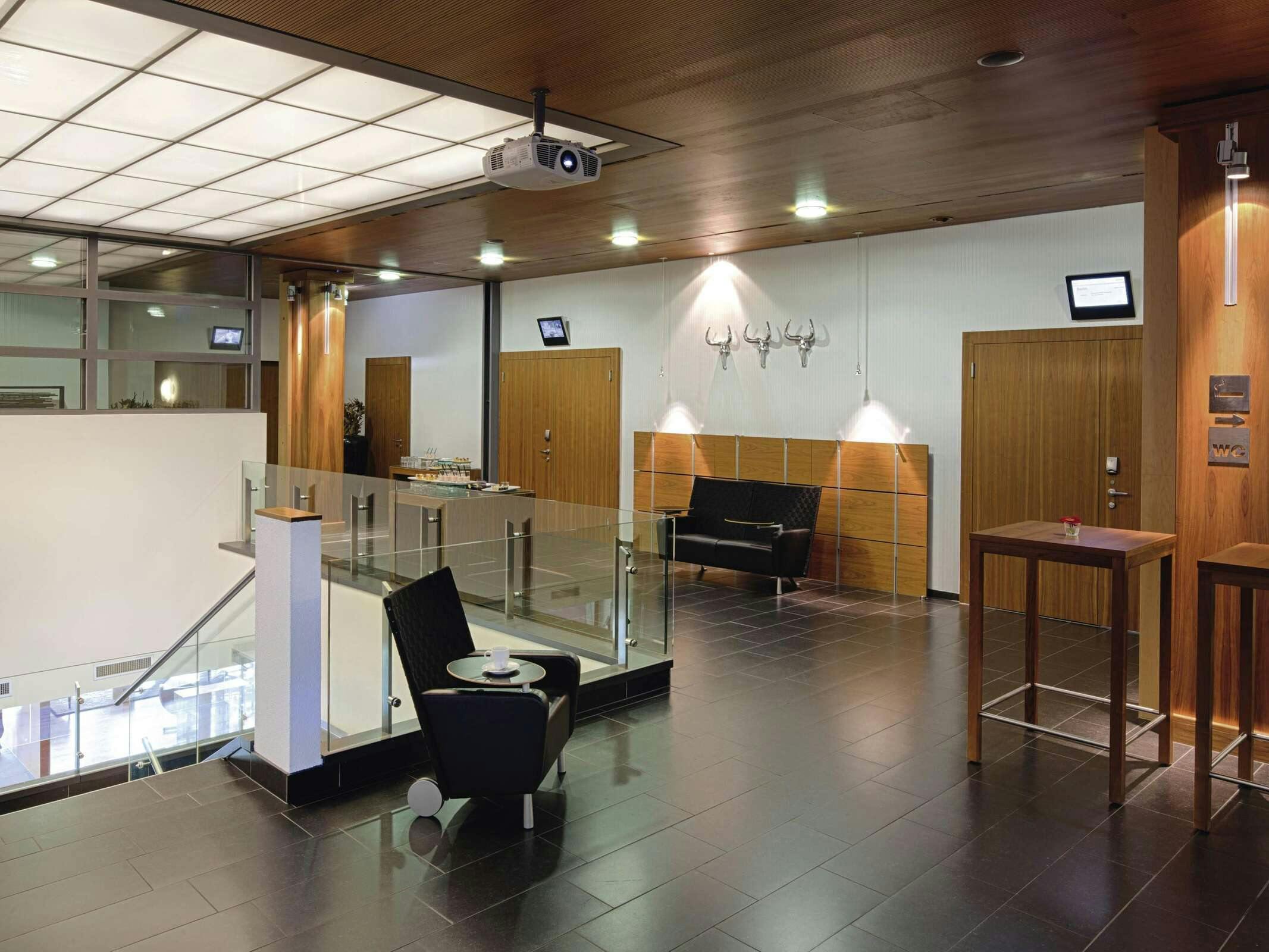 Hotel Mövenpick Hotel Zurich-Airport photo 2