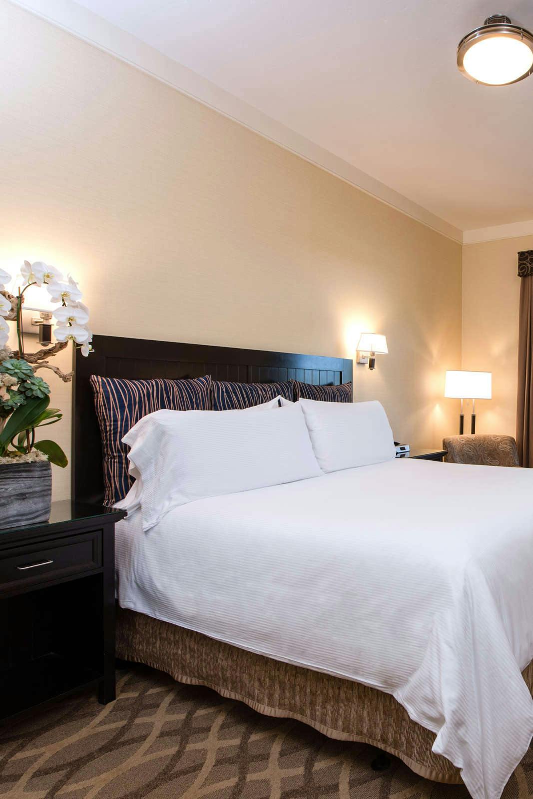 Hotel West Inn & Suites photo 1