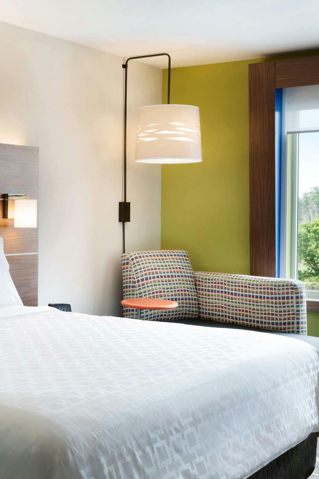 Hotel Holiday Inn Express Oneonta photo 1