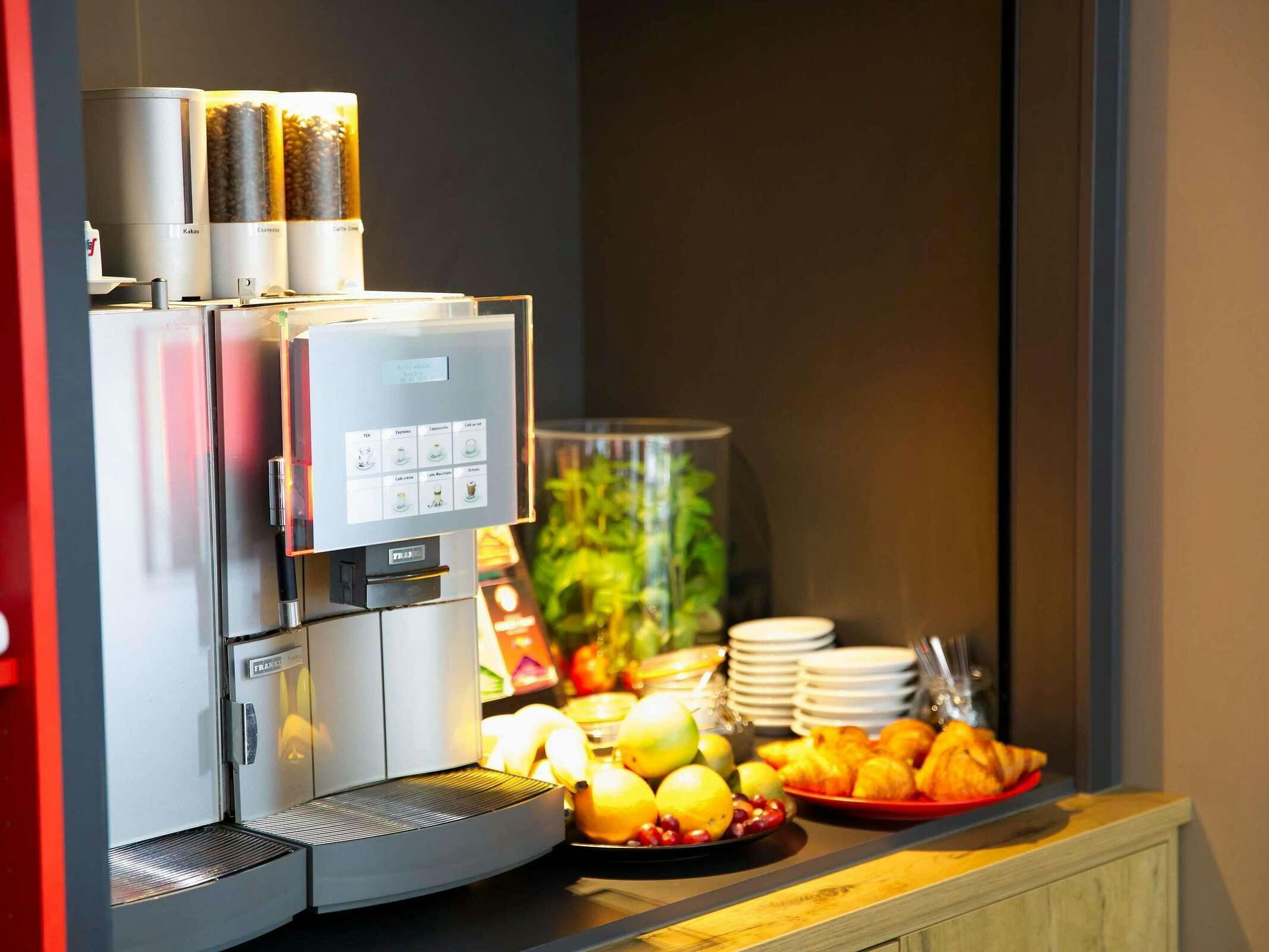 Hotel Ibis Koeln Messe photo 2