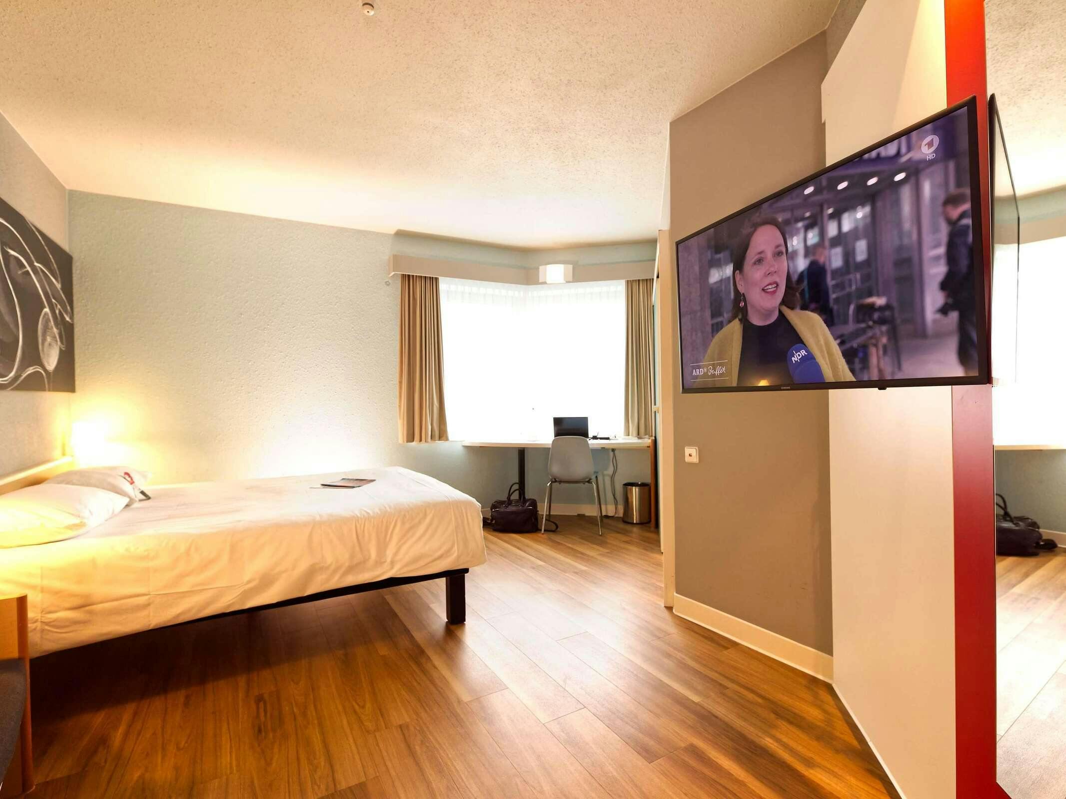 Hotel Ibis Koeln Messe photo 4