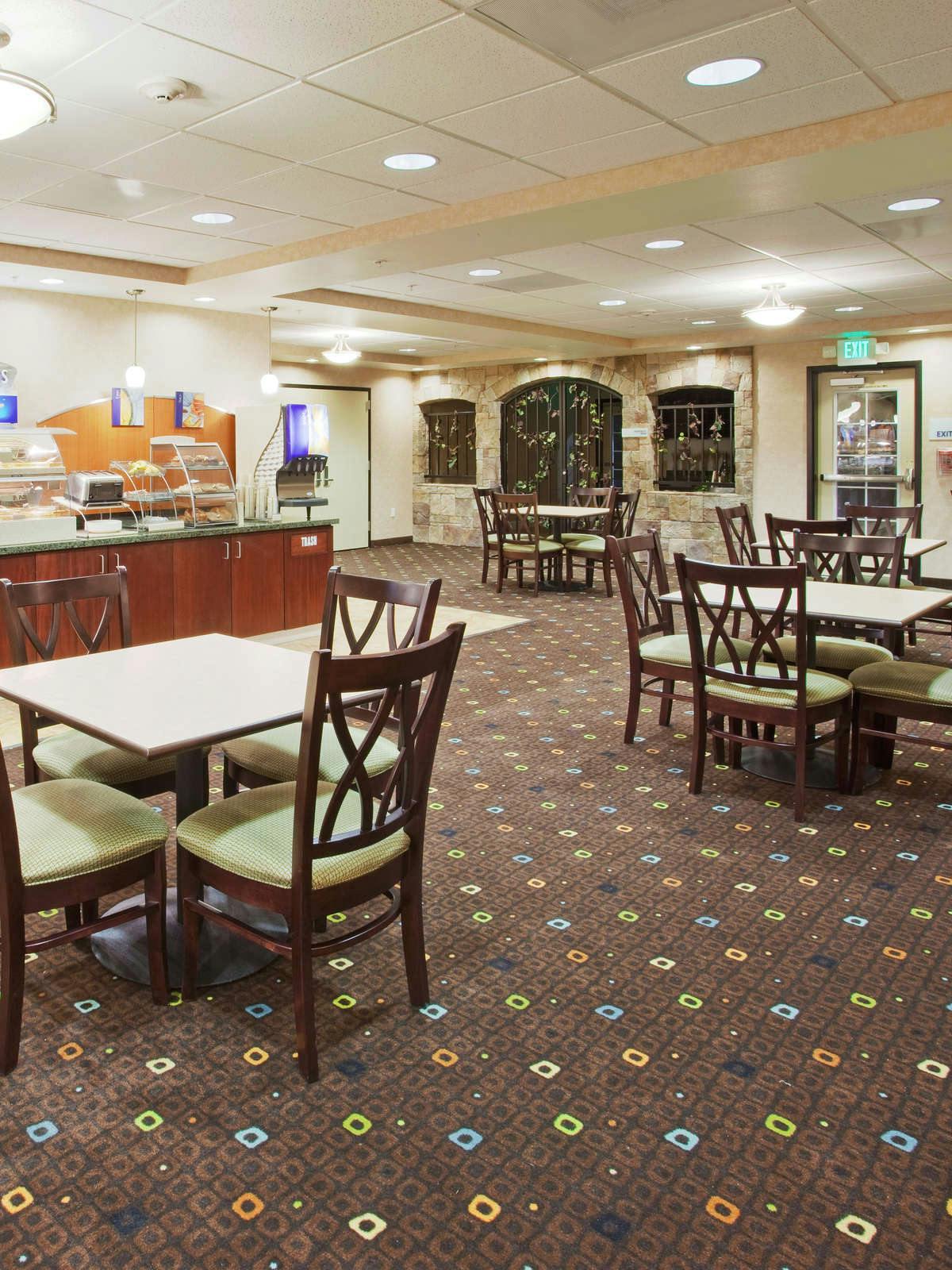 Hotel Holiday Inn Express Lodi photo 5