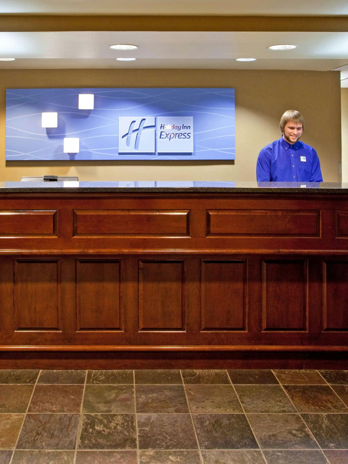 Hotel Holiday Inn Express Logan photo 4