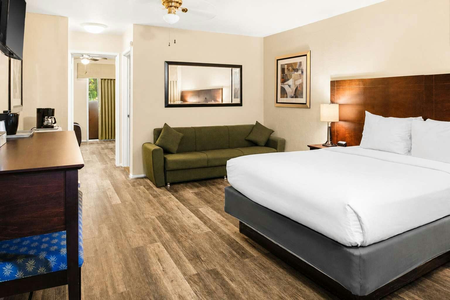 Hotel Scottish Fairway Inn photo 1