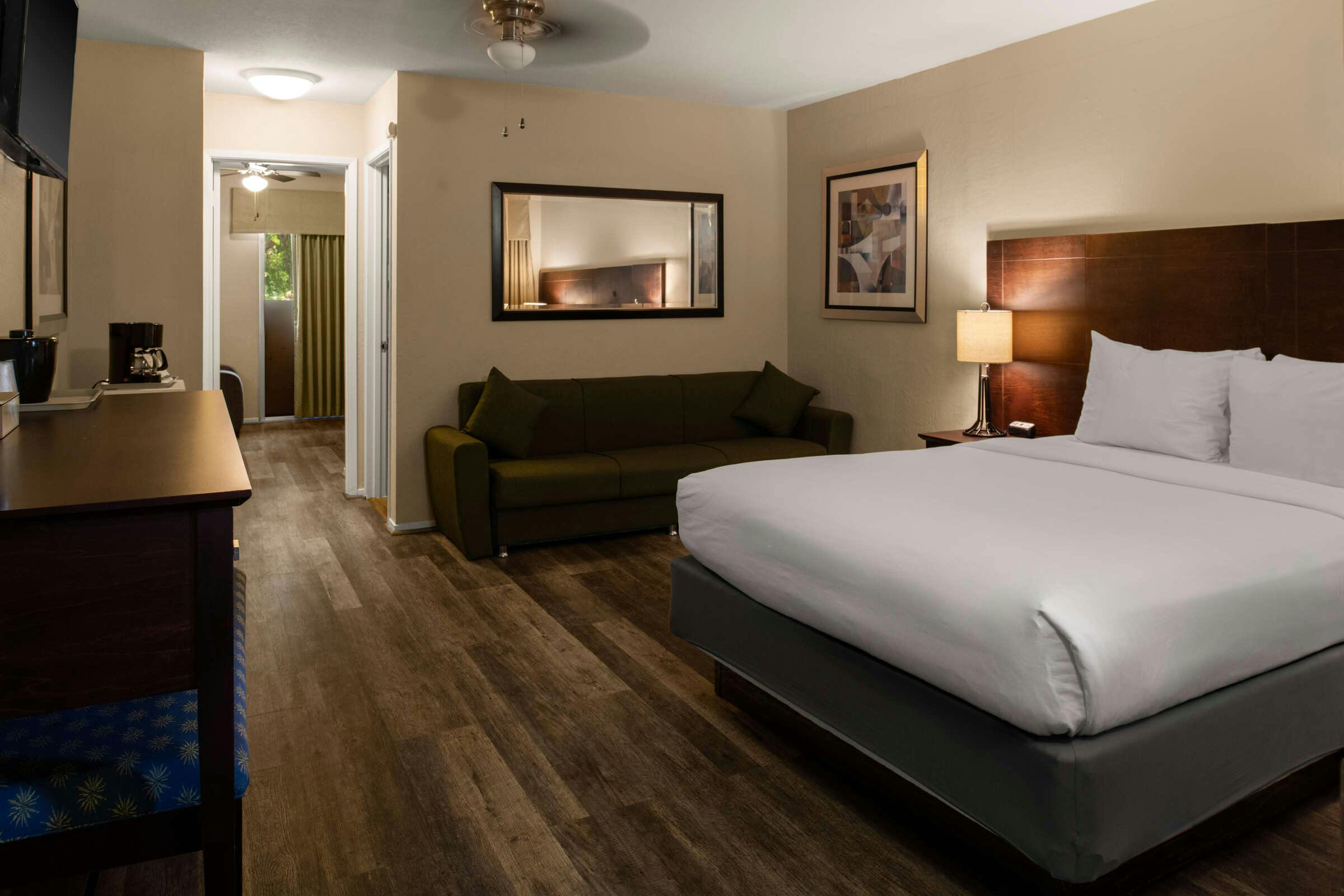 Hotel Scottish Fairway Inn photo 2