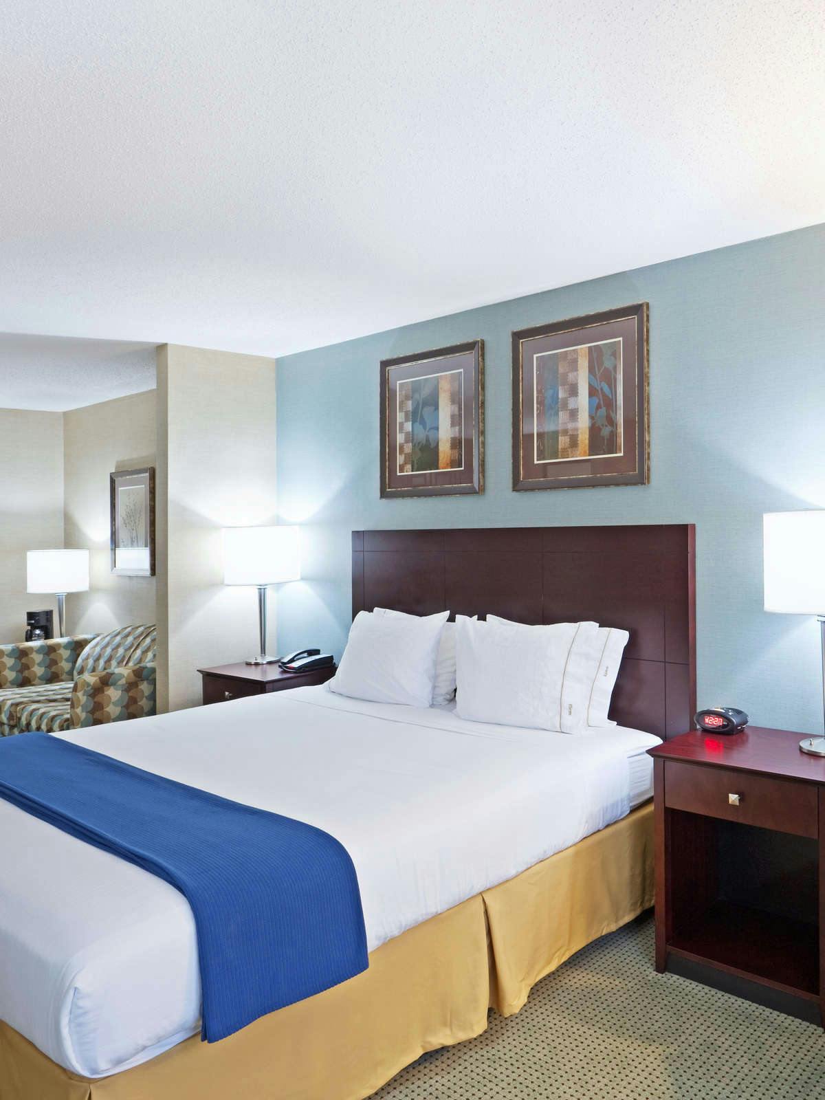 Hotel Holiday Inn Express Hotel & Suites Meriden photo 1