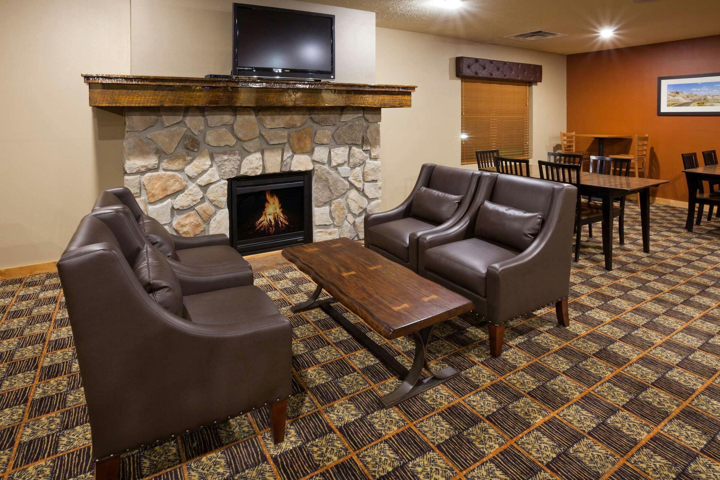Hotel AmericInn Wyndham Fargo Medcl photo 1
