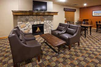 Hotel AmericInn Wyndham Fargo Medcl photo 1