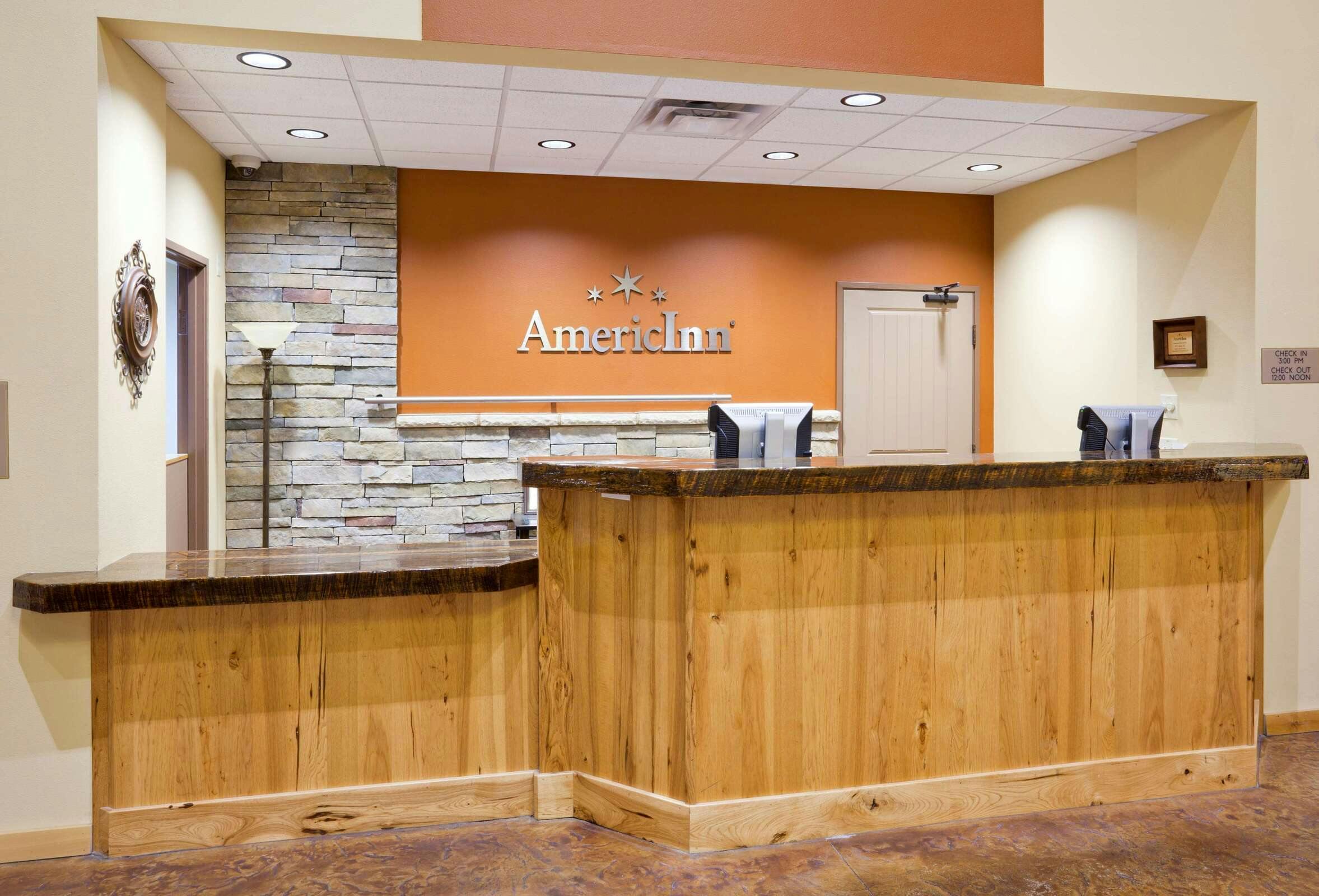 Hotel AmericInn Wyndham Fargo Medcl photo 2