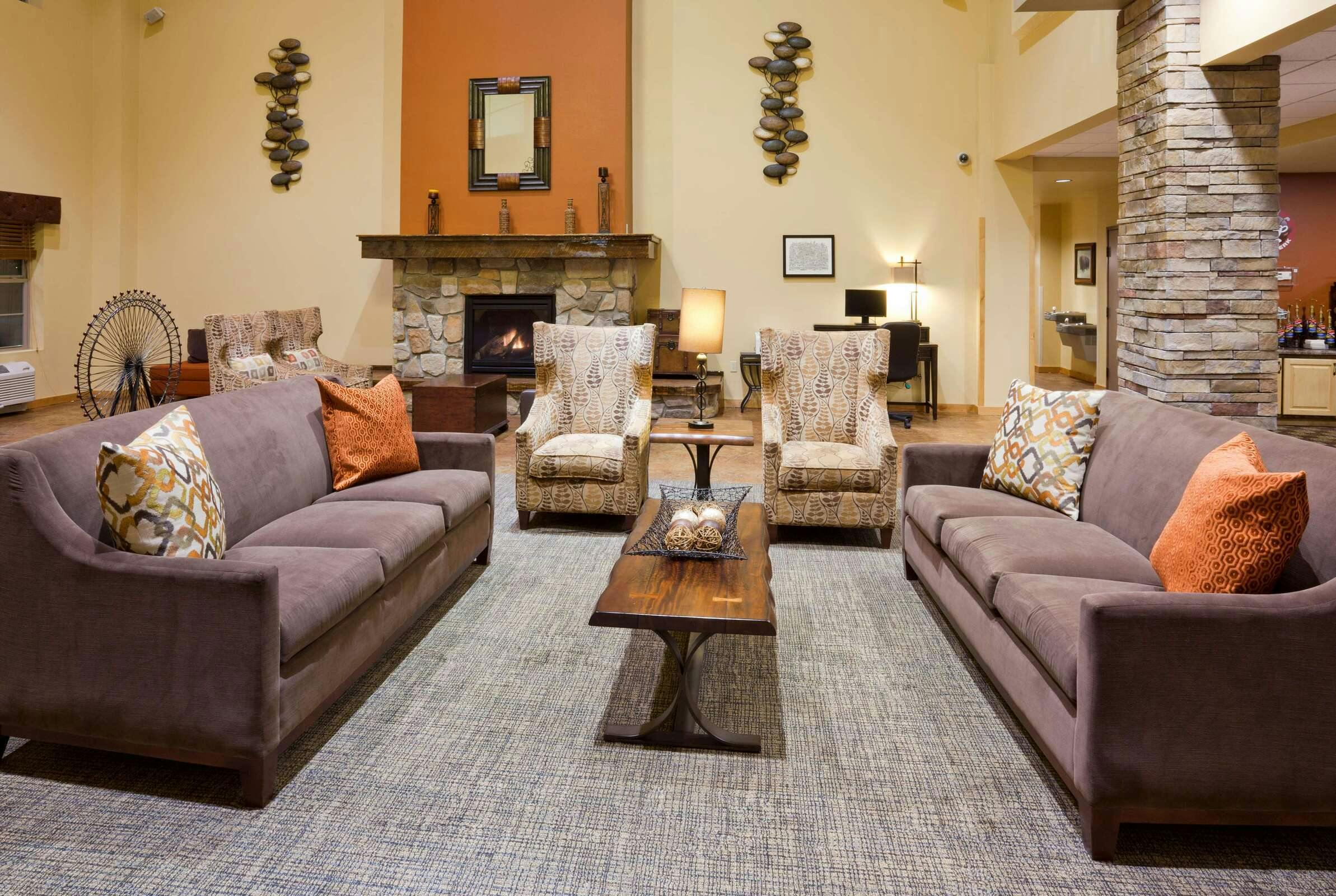 Hotel AmericInn Wyndham Fargo Medcl photo 4