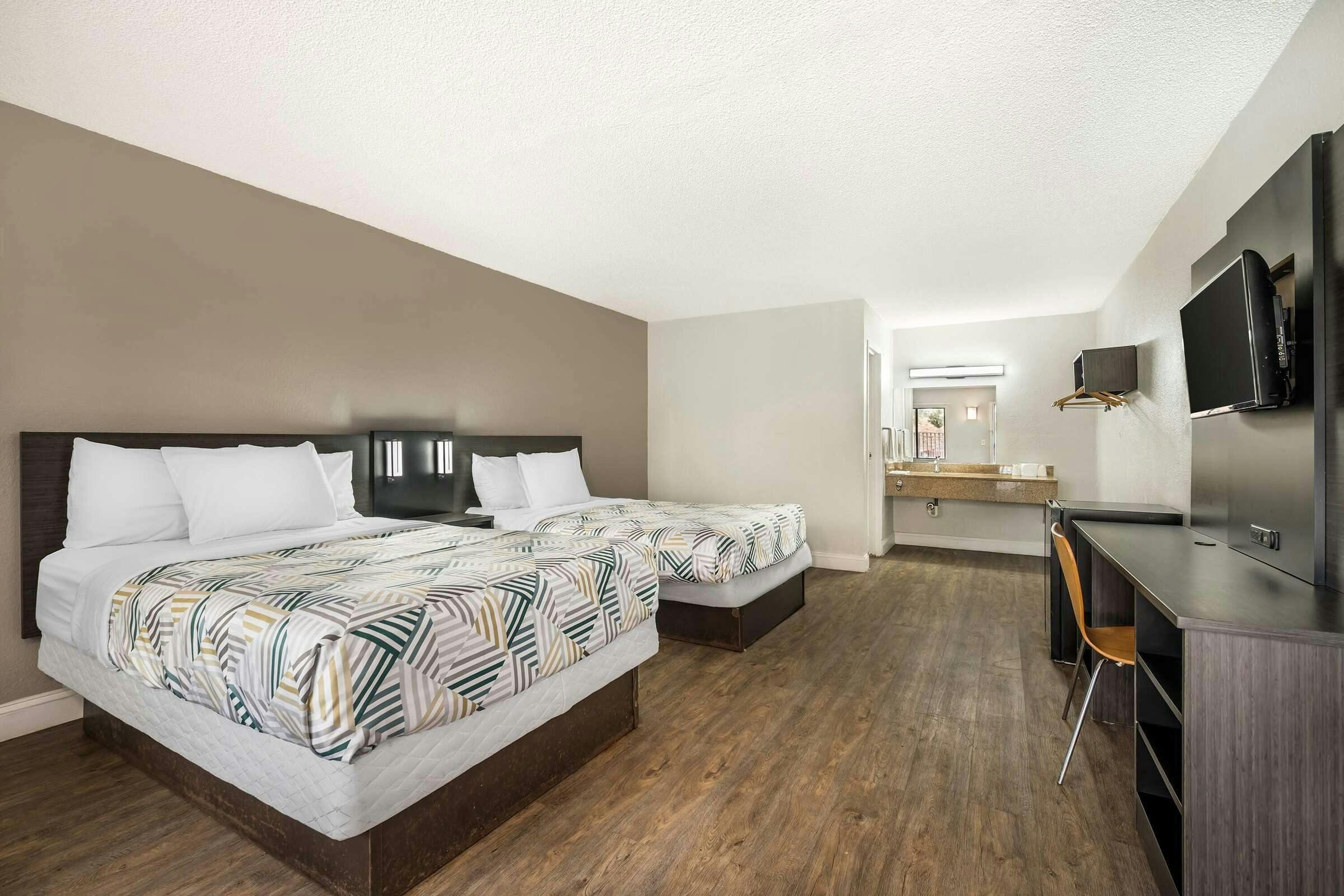 Hotel Travelodge Norfolk Airport photo 4