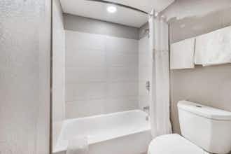 Hotel Travelodge Norfolk Airport photo 5
